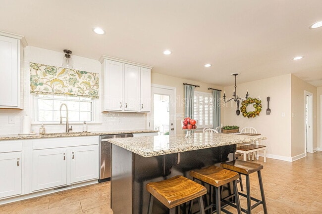 Building Photo - 9133 Robin Ridge Dr