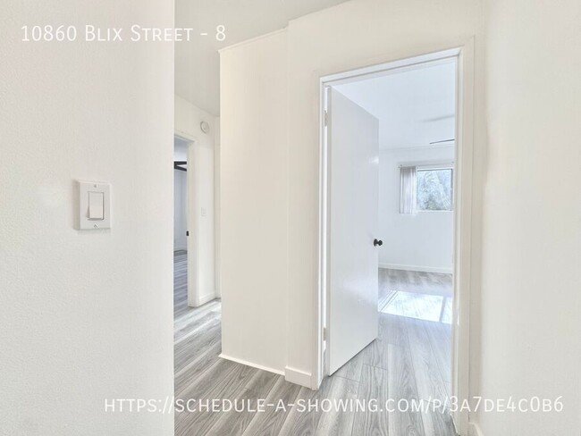 Building Photo - Newly Remodeled 2 Bedroom + 1 Bath + Parki...