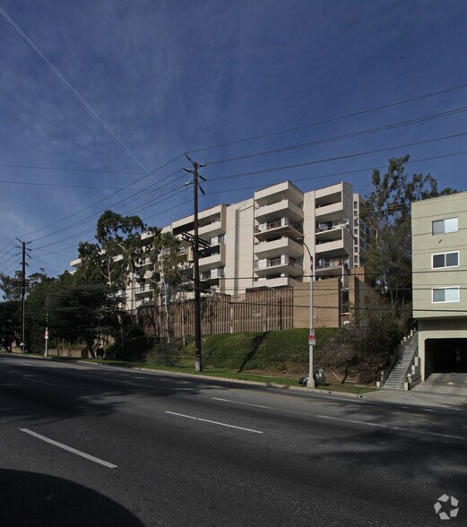 Building Photo - 3949 Los Feliz Blvd
