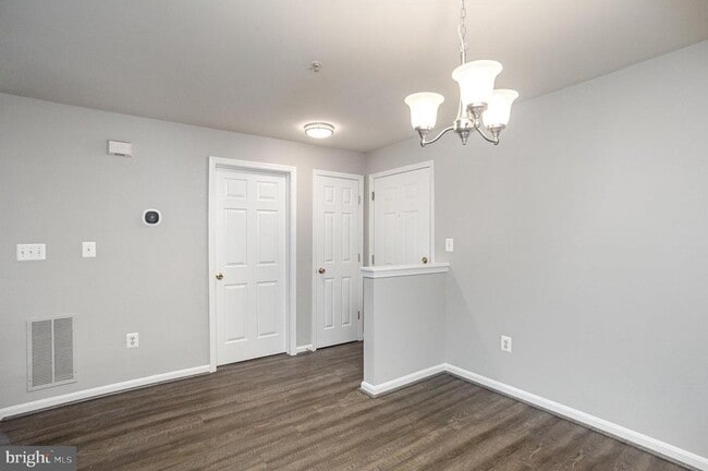 Building Photo - 1060 Gardenview Loop