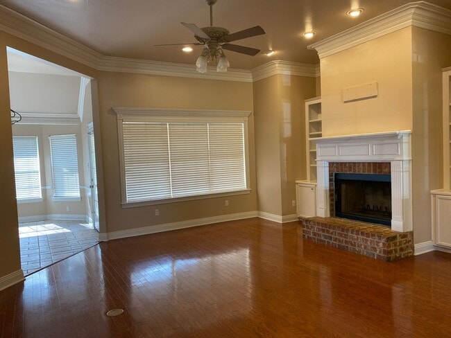 Building Photo - Golden Meadows Rental