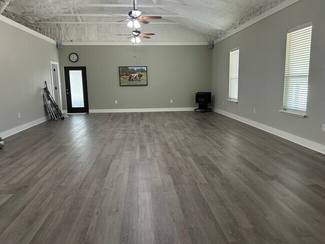 Building Photo - 761 CR 3160