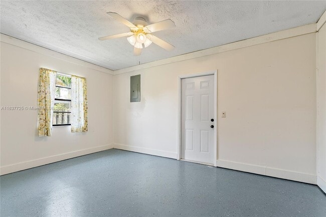 Building Photo - 2044 NE 24th St
