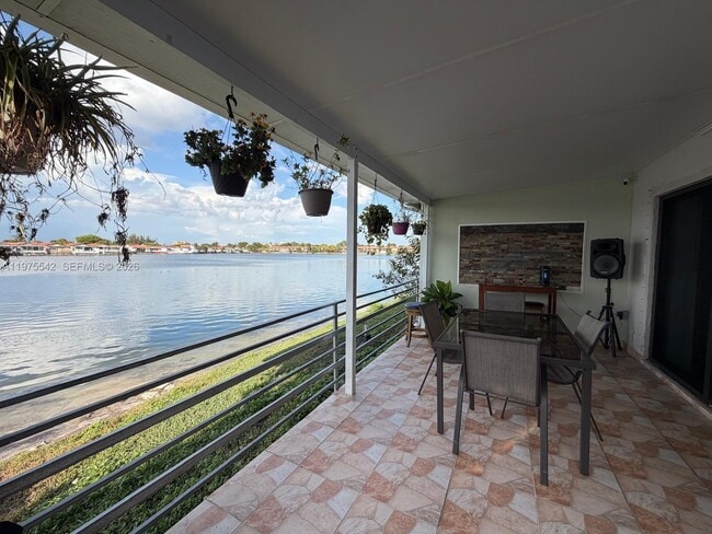 Building Photo - 2603 W 60th Pl