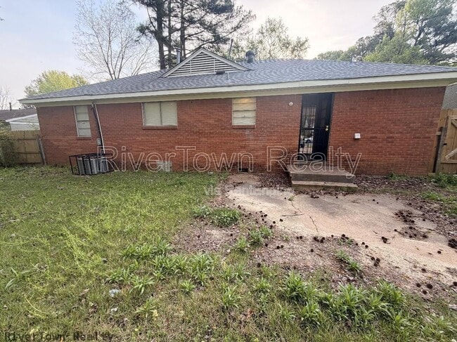 Building Photo - 3535 Debby Dr