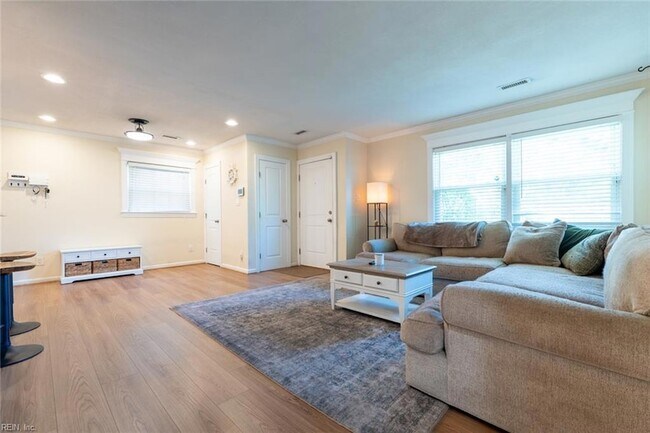 Building Photo - 820 Plainsman Ct