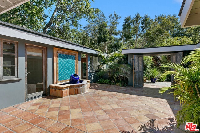 Building Photo - 6328 Frondosa Dr