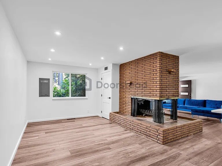 Building Photo - 3533 NE 17th Pl