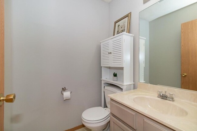 Building Photo - Two Bedroom and 1.5 Bathroom Townhome with...