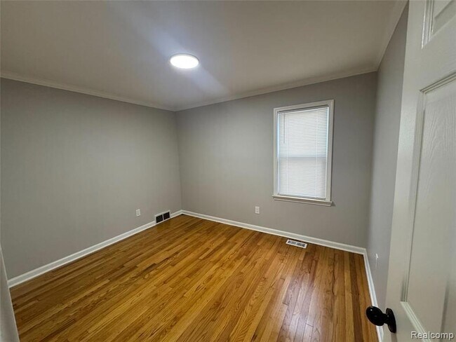 Building Photo - 1753 E Milton Ave