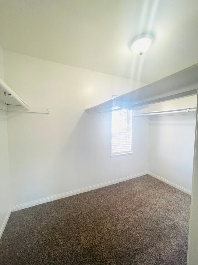 Building Photo - Todd Ranch Condo Welcome to the Todd Ranch Condo, 3-bedroom, 2-bathroom home located in the vibra...