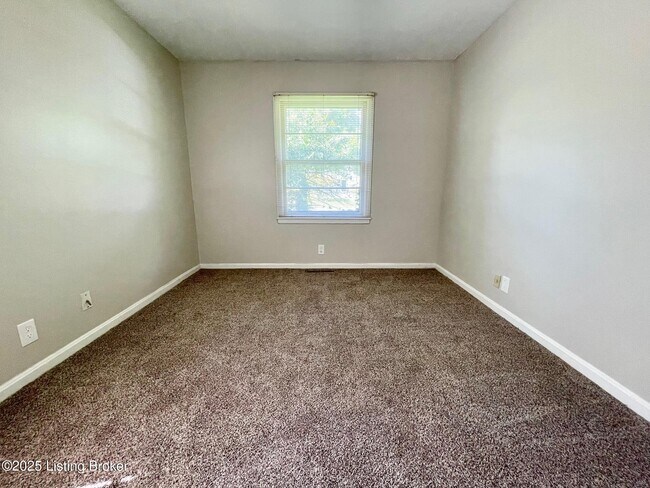 Building Photo - 2421 Ridgeview Ave