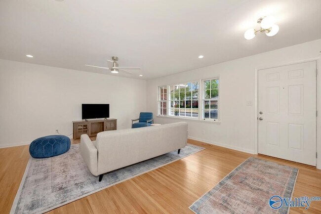 Building Photo - 1610 Chapman Ave NE