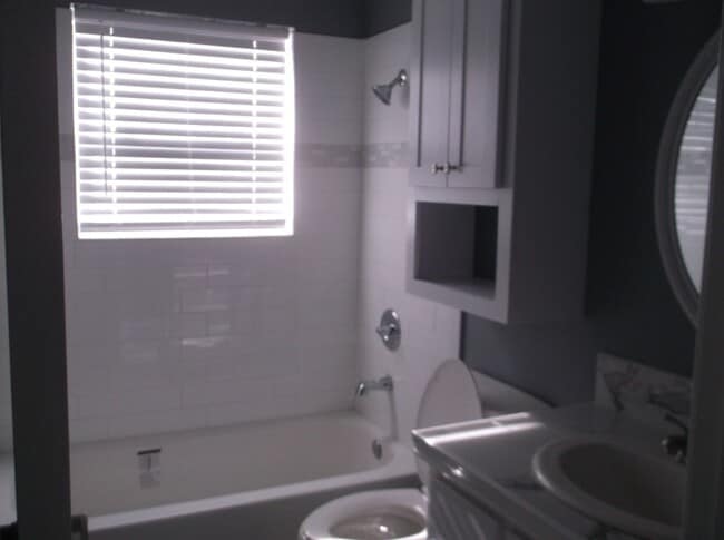 Building Photo - Nice 3 bed, 1.5 baths, 2 car garage