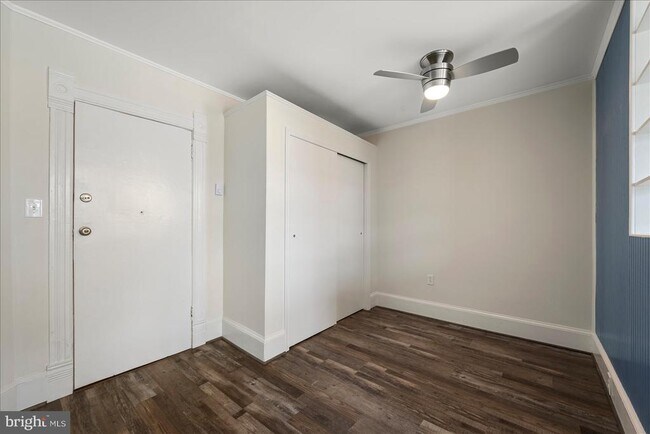 Building Photo - 402 S Loudoun St