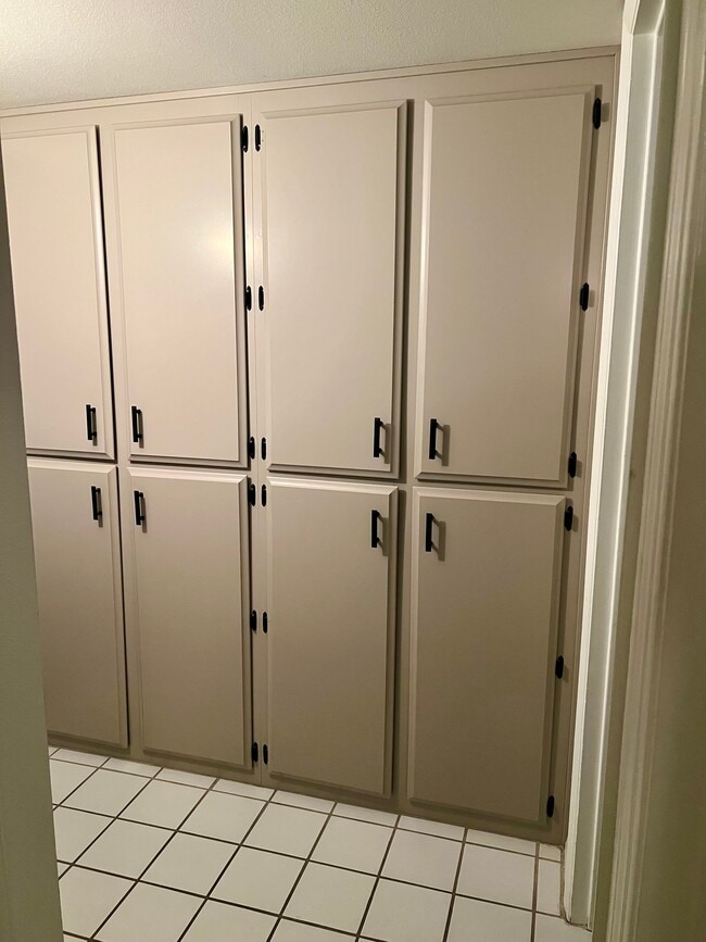 Building Photo - 984 N 85th Pl