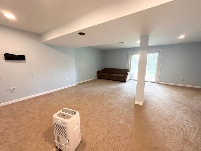 Building Photo - 1636 MacIntosh Way