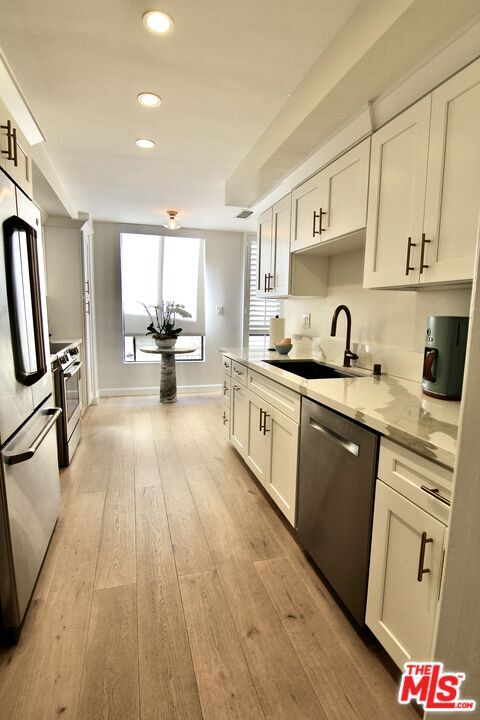 Building Photo - 150 N Almont Dr