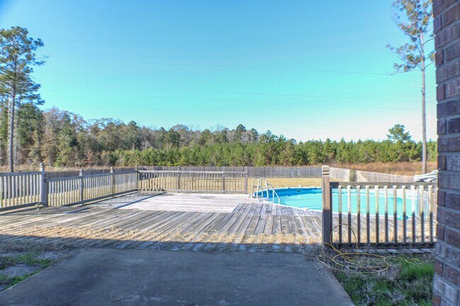 Building Photo - 162 James Dr