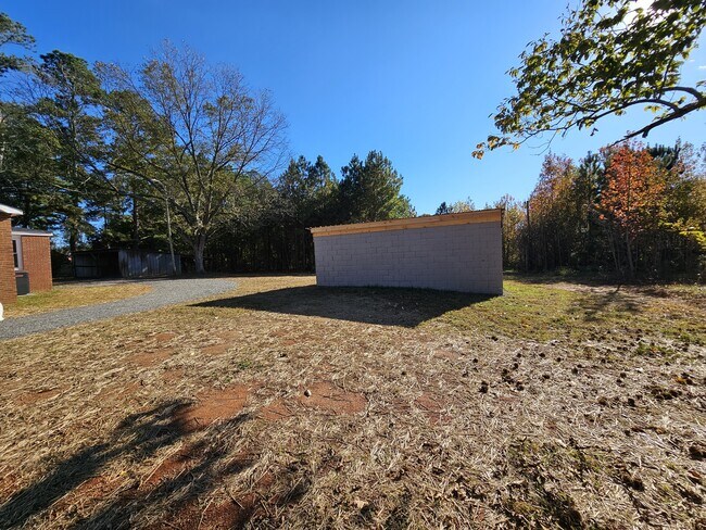 Building Photo - 2113 Delview Rd