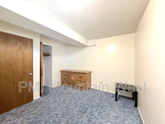 Building Photo - 1020 E 1275 N