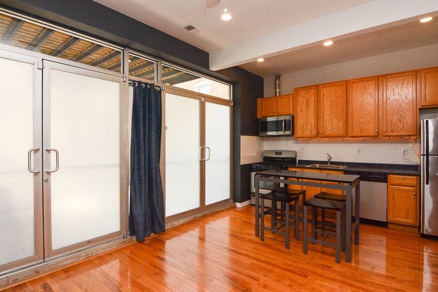 Building Photo - 1448 W Blackhawk St