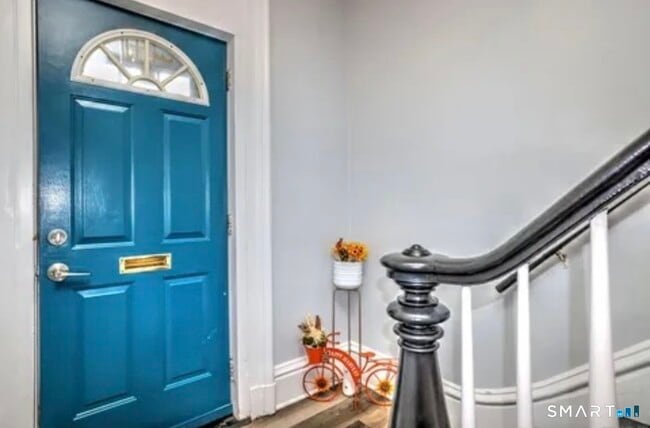 Building Photo - 6 Gilbert Ave