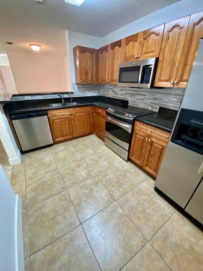 Building Photo - Excellent Condo Unit in Coral Springs