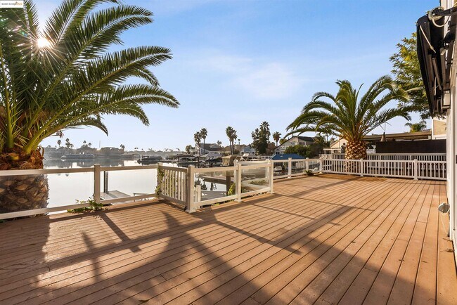 Building Photo - 4730 Spinnaker Way