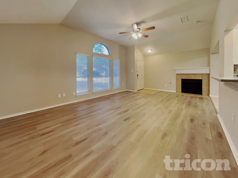 Building Photo - 513 Valley View Dr