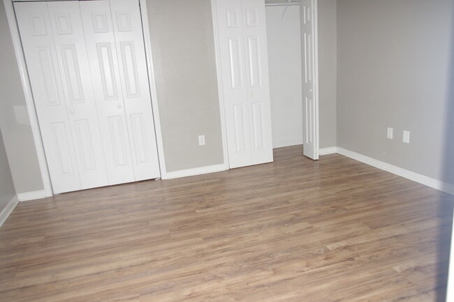 Building Photo - 501 N Pecan St