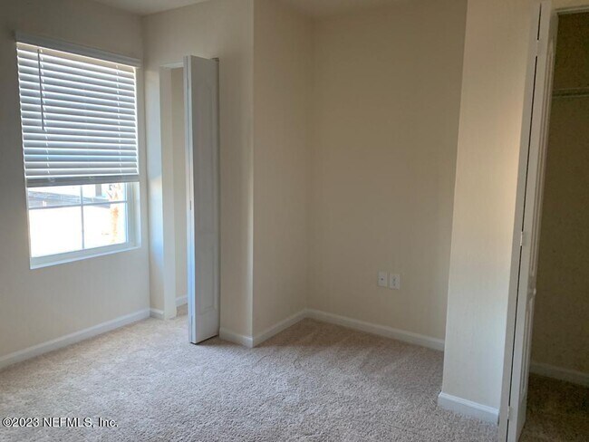 Building Photo - 174 Pasadena Dr