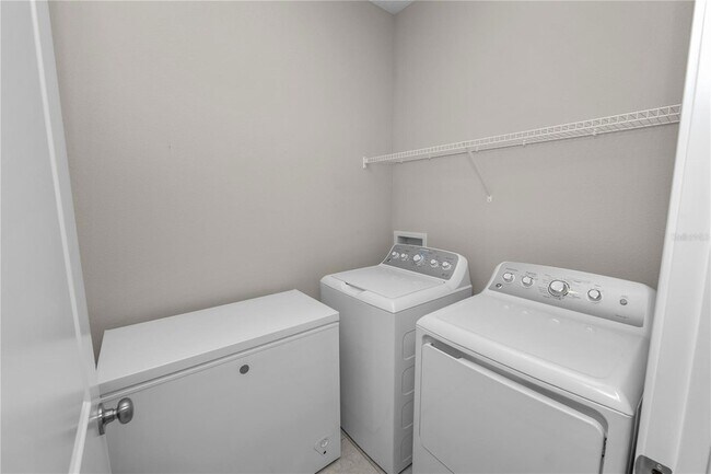 Building Photo - 6577 Great Bear Dr