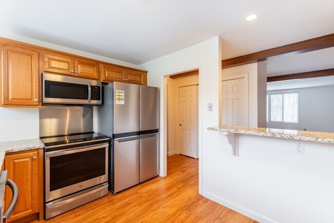 Building Photo - 8 Longwood Dr