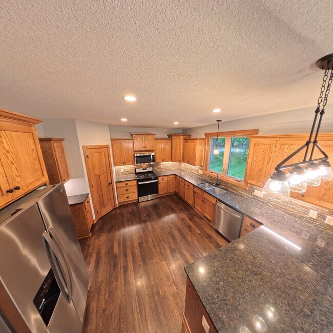 Building Photo - 11956 Castle Rock Ct N