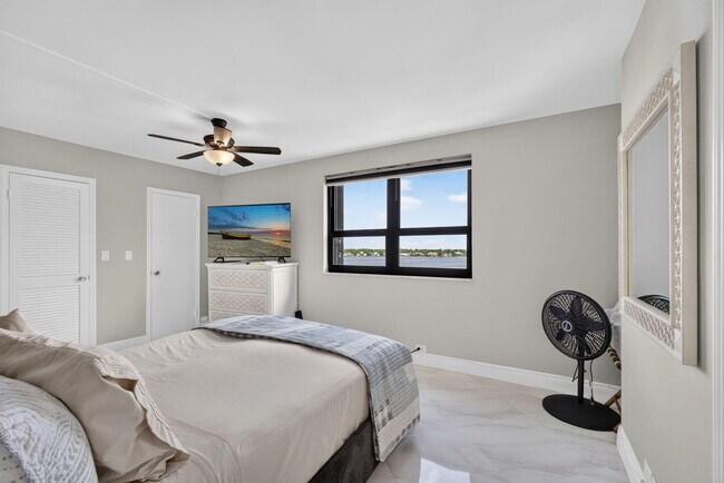 Building Photo - 1208 Marine Way
