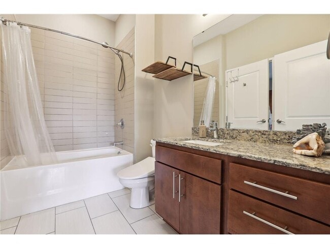 Building Photo - 401 SE Main St