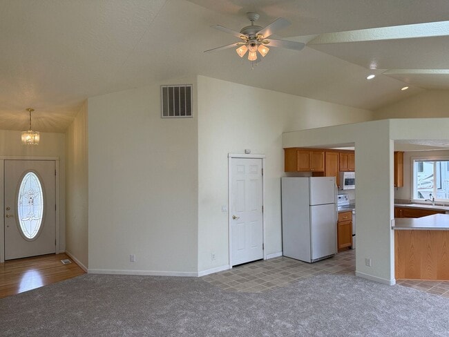 Building Photo - Beautiful 3 bedroom 2 bath house in Cottage Grove!