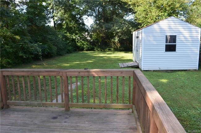 Building Photo - ADORABLE 4 BEDROOM CAPE COD!