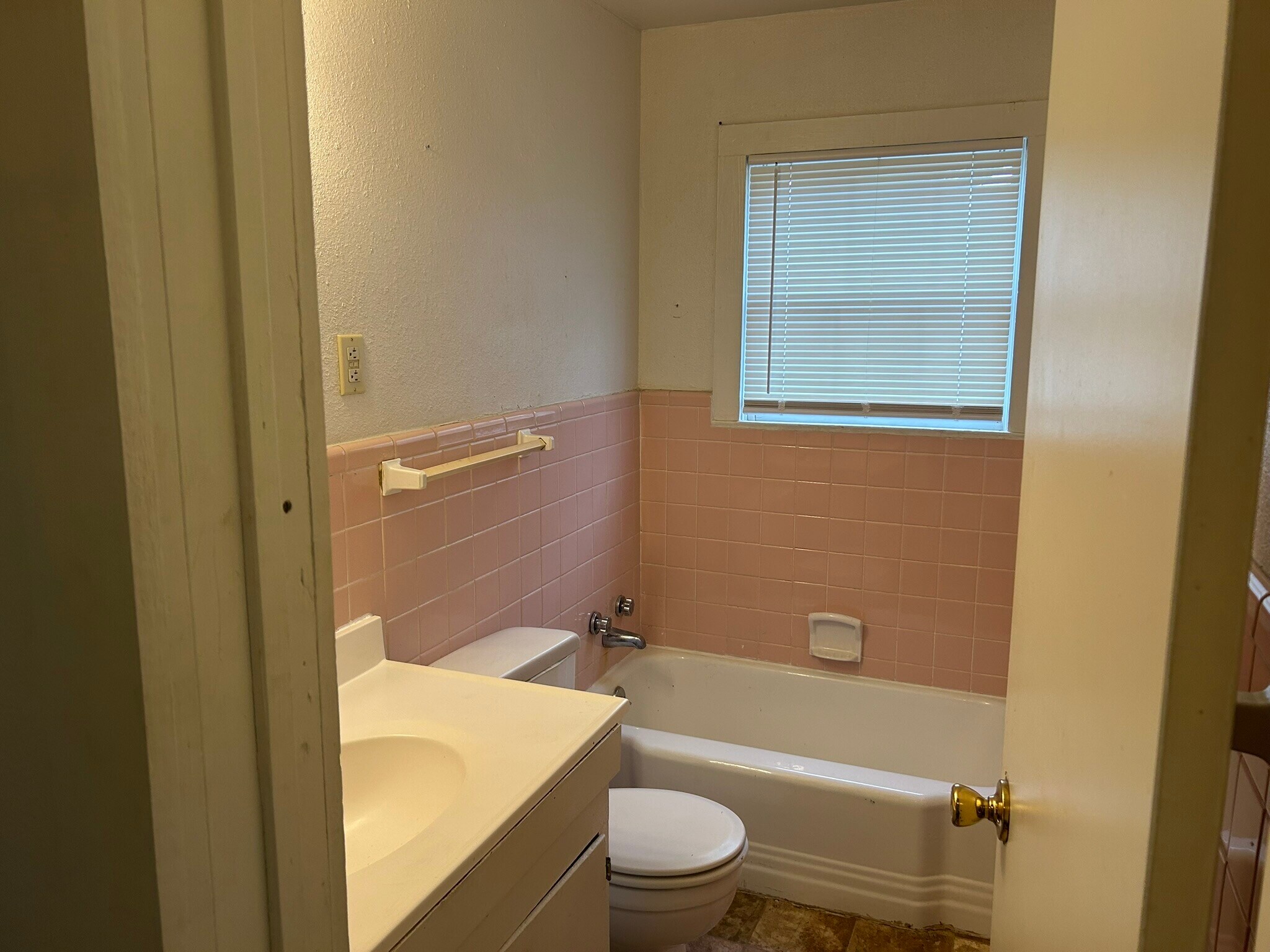 Building Photo - 1525 Harley Dr