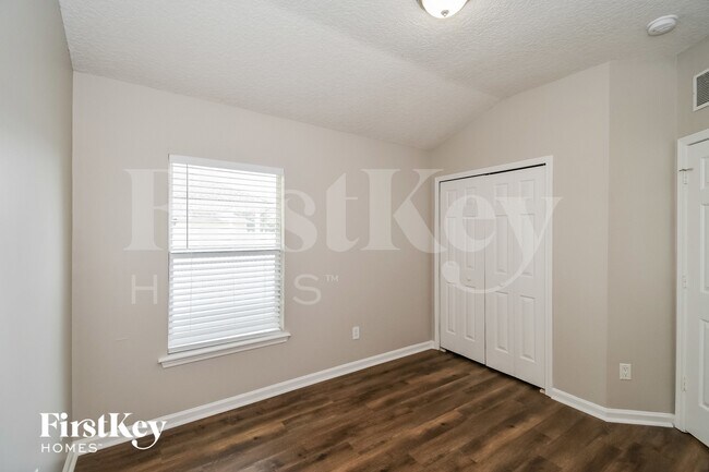 Building Photo - 2402 Bentshire Dr