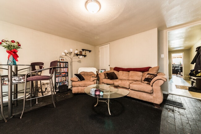 Building Photo - 1028 E Warrington Ave