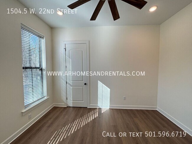 Building Photo - 1504 W. 22nd Street | 3 Bedrooms | 2 Bathr...