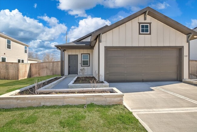 Building Photo - 519 Louis Ln