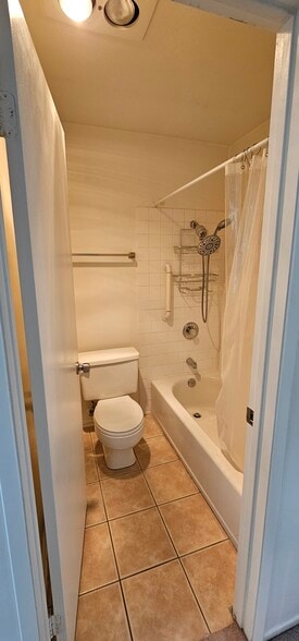 Bathroom - 13020 Wimberly Sq