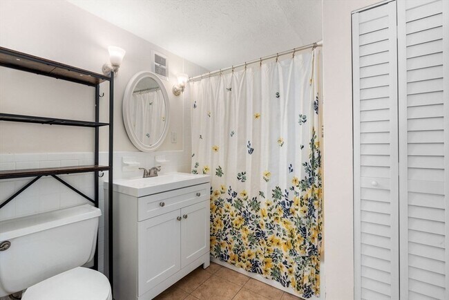 Building Photo - 5 Wampus Ave