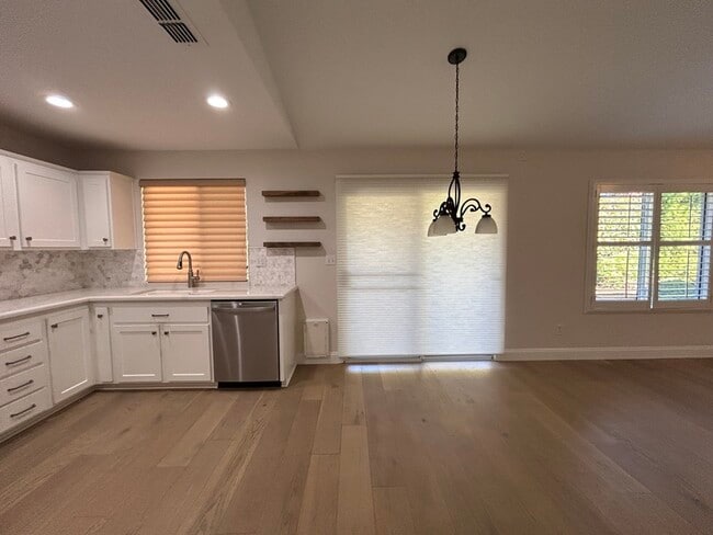 Building Photo - 248 Summer Grove Cir