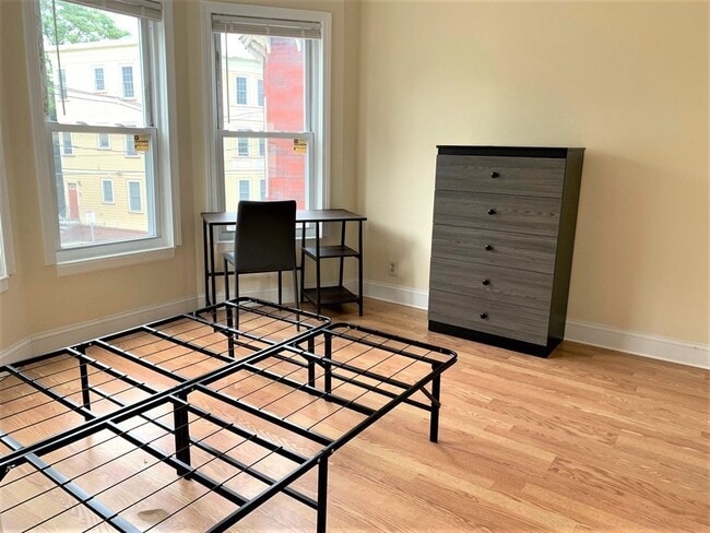 Building Photo - 25 Bradbury St