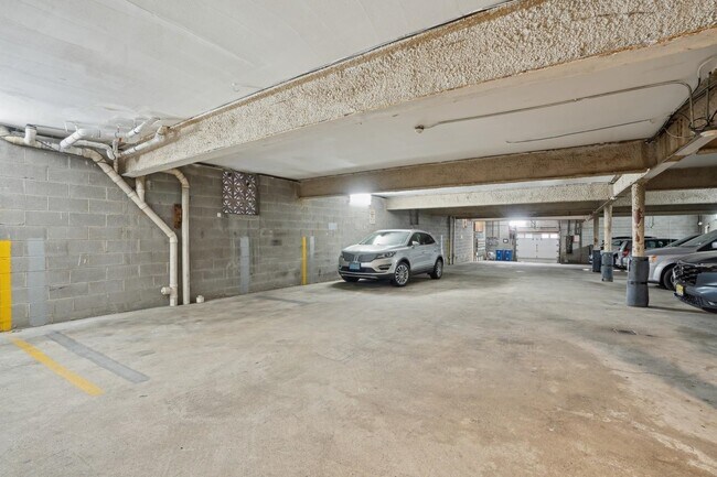 Building Photo - 56 68th St