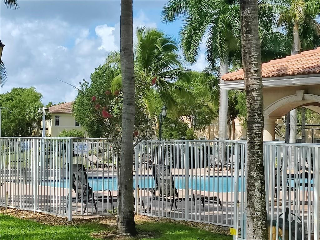 Building Photo - 2761 SW 85th Ave